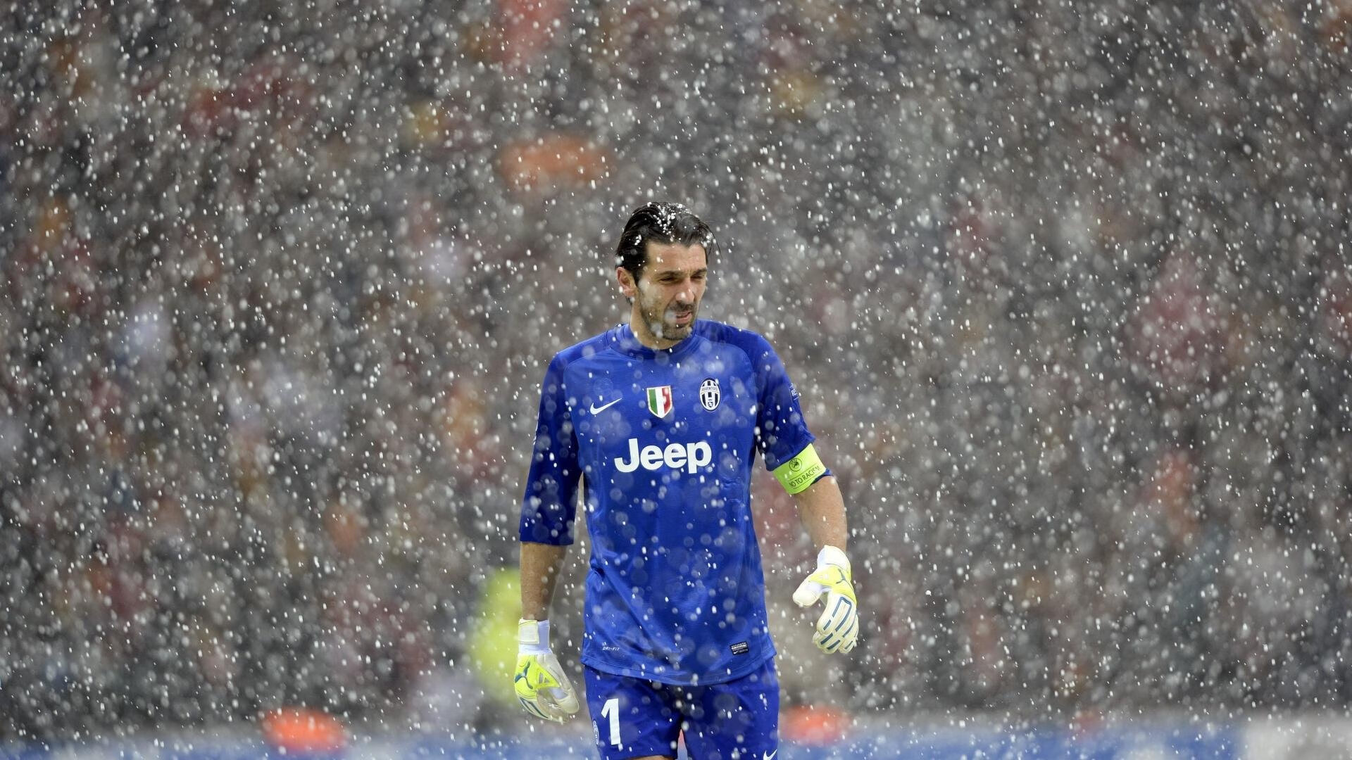 国家女篮通过技术训练细化各个位置职责，国家队里的有20多年教学经验的优秀的一位女篮球教练