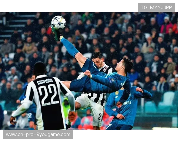 C罗训练中高难度倒钩入网：永不止步的足球传奇